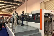 প্ল্যাটেন পেপার ফয়েল স্ট্যাম্পিং ডাই কাটিং মেশিন স্ট্রিপিং সহ