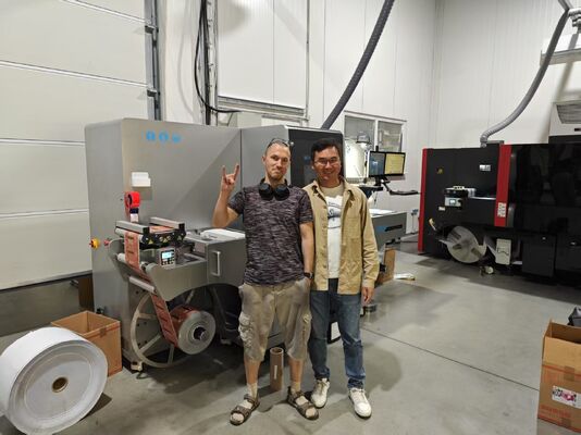 ৪৫০মিমি ডিজিটাল লেবেল পোস্ট প্রেস বার্নিশ প্রিন্টিং কোল্ড স্ট্যাম্পিং মেশিন