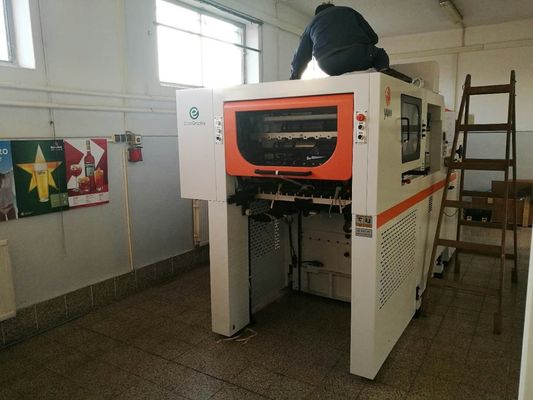 কার্ডবোর্ড এমবসিংয়ের জন্য 760×520 মিমি ফয়েল স্ট্যাম্পিং ডাই কাটিং মেশিন